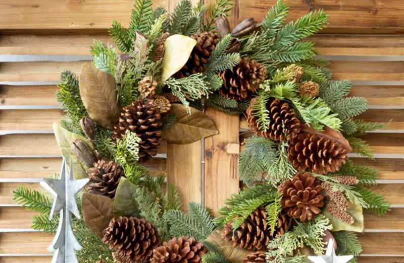 Pinecone Magnolia Leaf Wreath